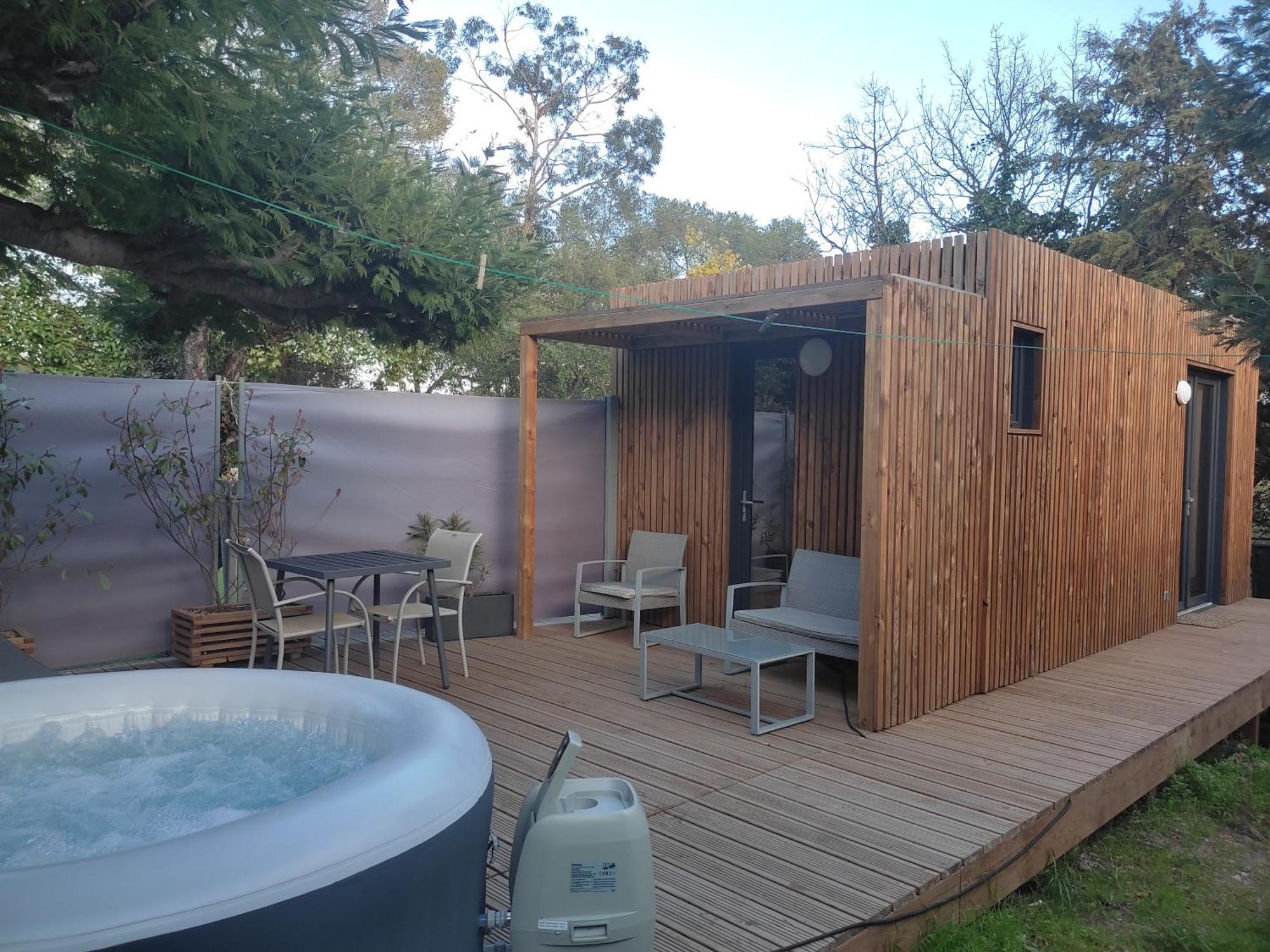 Joli Studio Climatise Avec Jacuzzi Prive Et Entree Independante Frejus Ngoại thất bức ảnh
