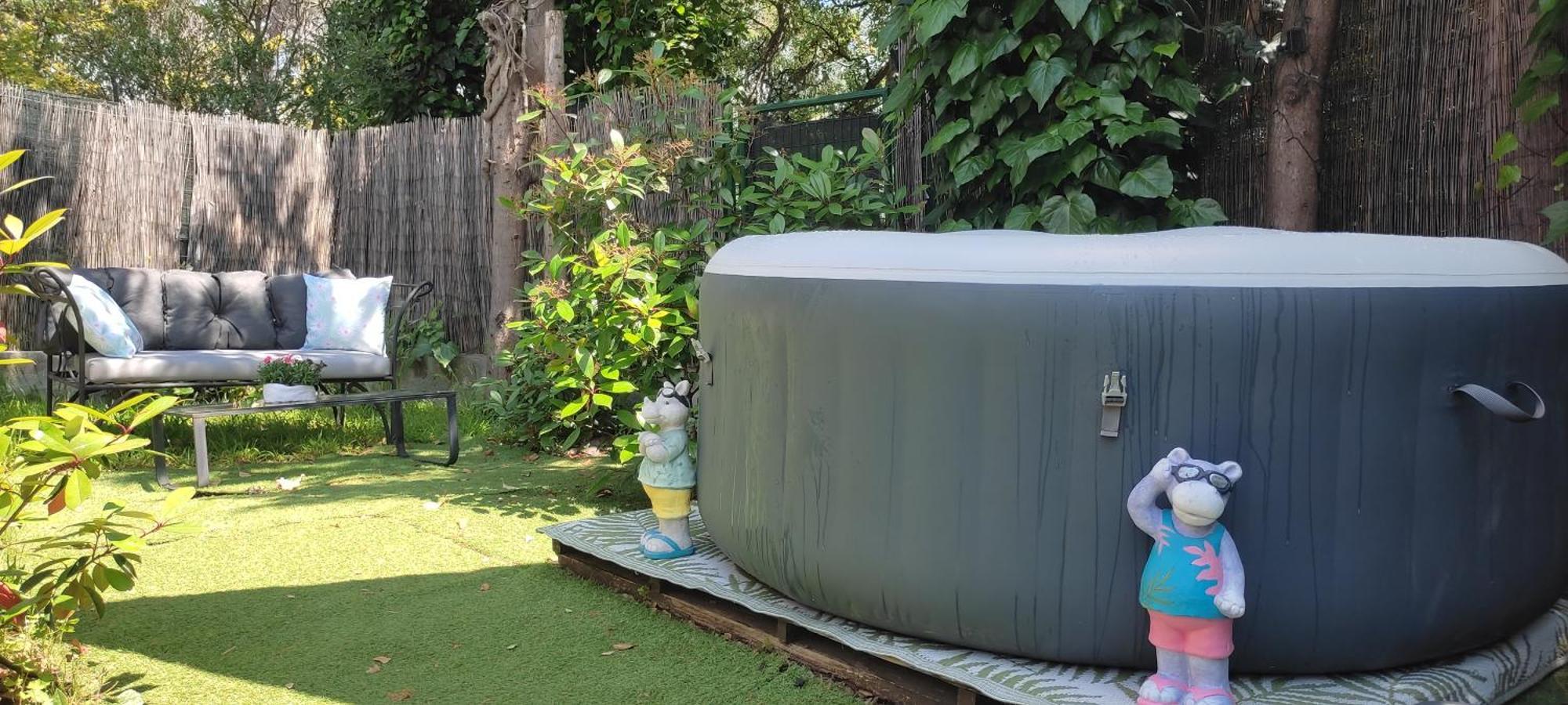 Joli Studio Climatise Avec Jacuzzi Prive Et Entree Independante Frejus Ngoại thất bức ảnh